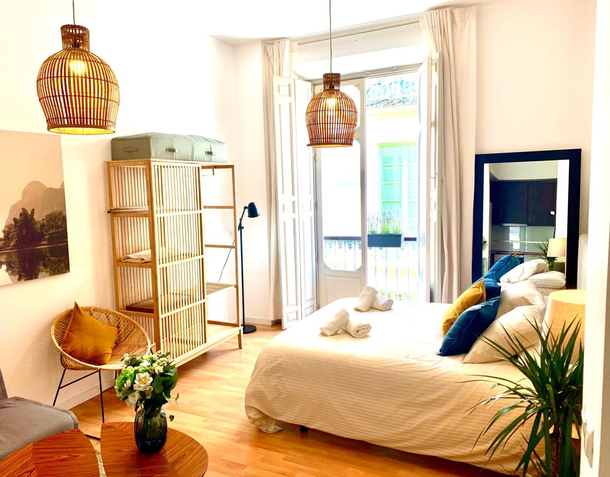 Calderon III Deluxe Central Sinesedesignhomes Malaga Exterior photo